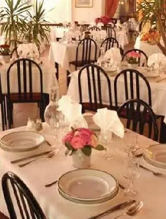 Esplanade Eden 3*