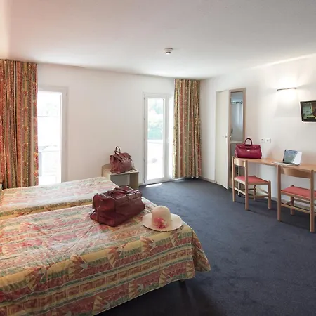 Esplanade Eden מלון 3*
