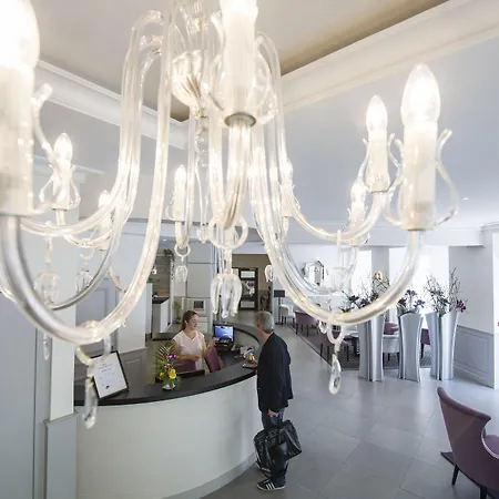 Esplanade Eden Szálloda 3*